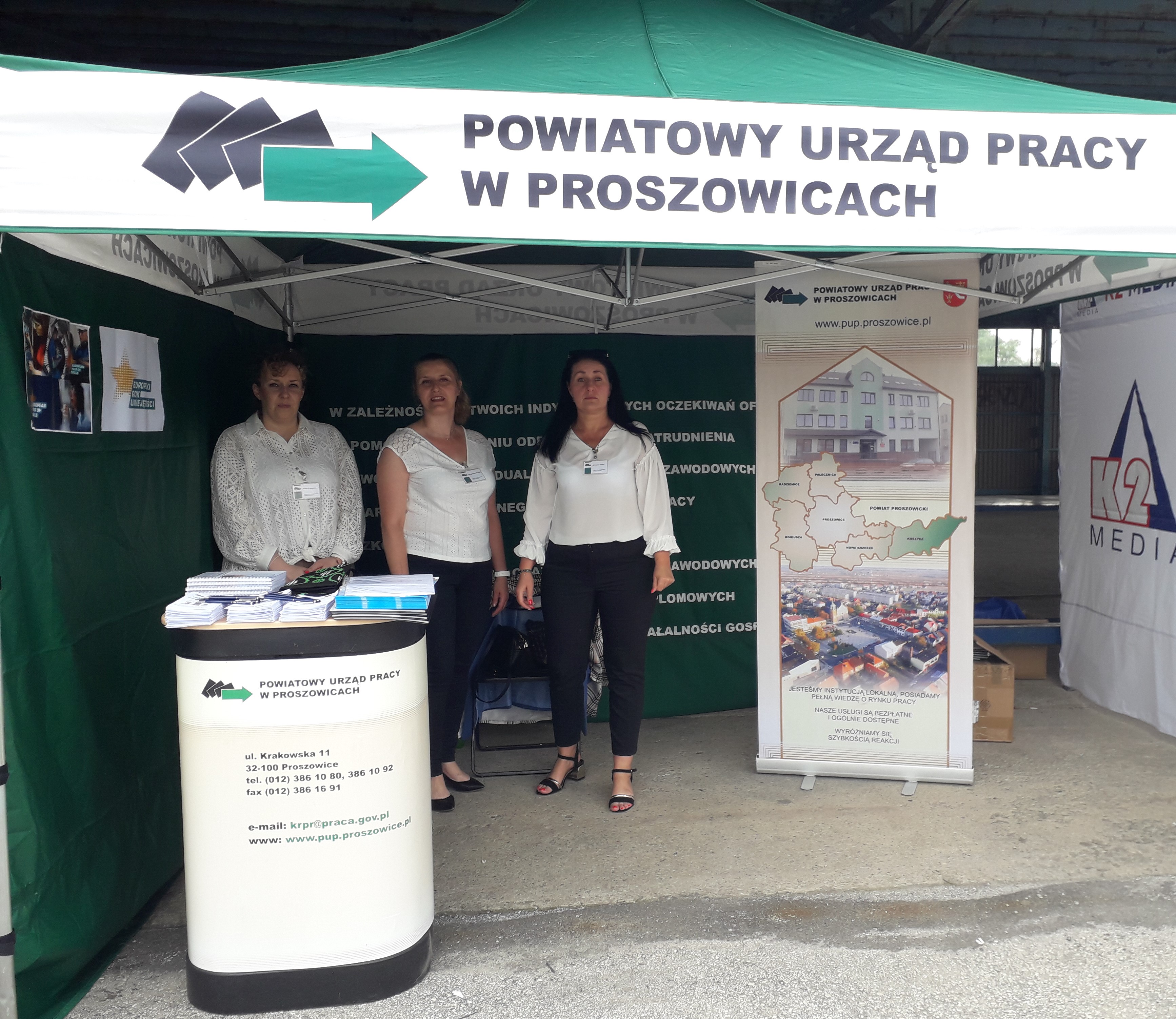 Stoisko informacyjne urzędu pracy na Dniach Proszowic 2023.